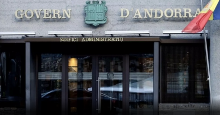 L'entrada a l'edifici administratiu del Govern.